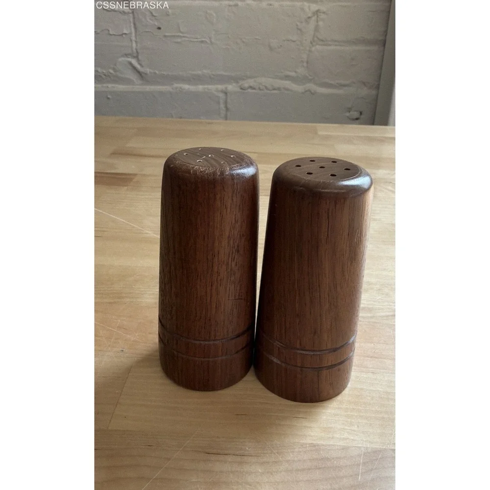 The Unbranded Brand brown solid